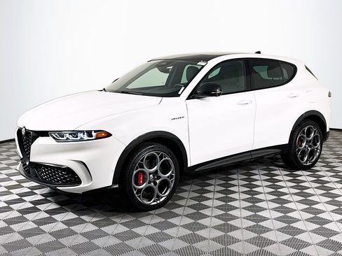 Used 2024 Alfa Romeo Tonale Veloce image 4