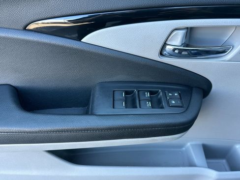 Used 2019 Honda Pilot Touring image 11