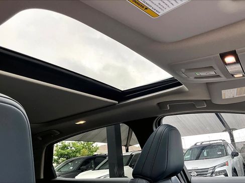 Used 2025 Nissan Ariya Platinum AWD/4WD image 13