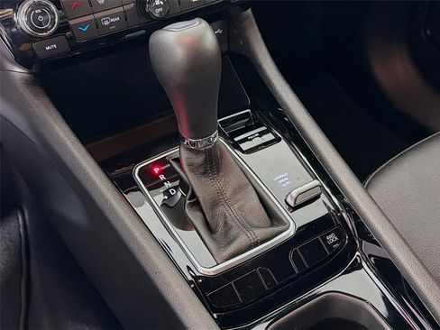 Used 2024 Jeep Compass Limited image 17