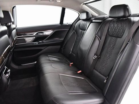 Used 2022 BMW 740i xDrive w/ Premium Package image 21