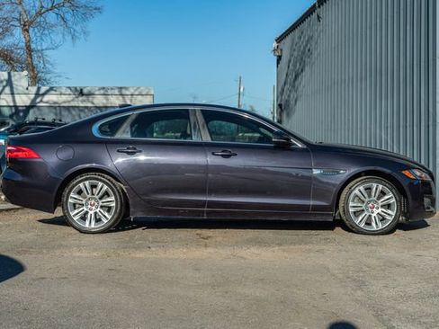 Used 2016 Jaguar XF Premium image 7