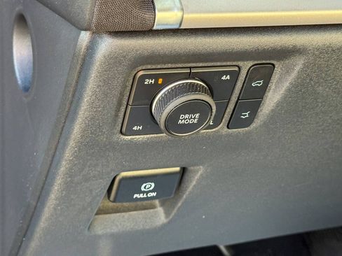 Used 2025 Ford Expedition Active AWD/4WD image 29