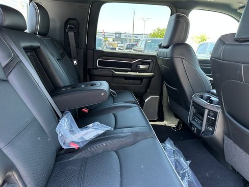 New 2026 RAM 2500 Laramie AWD/4WD image 17