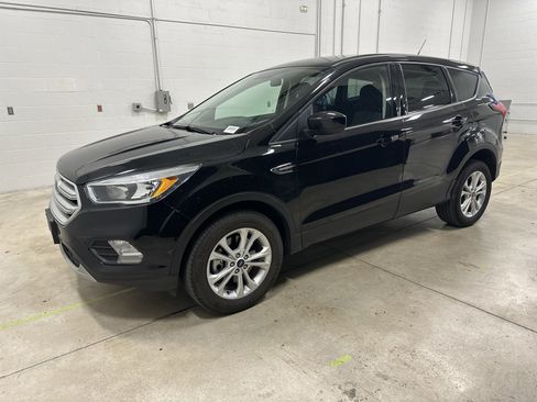 Used 2019 Ford Escape SE image 5