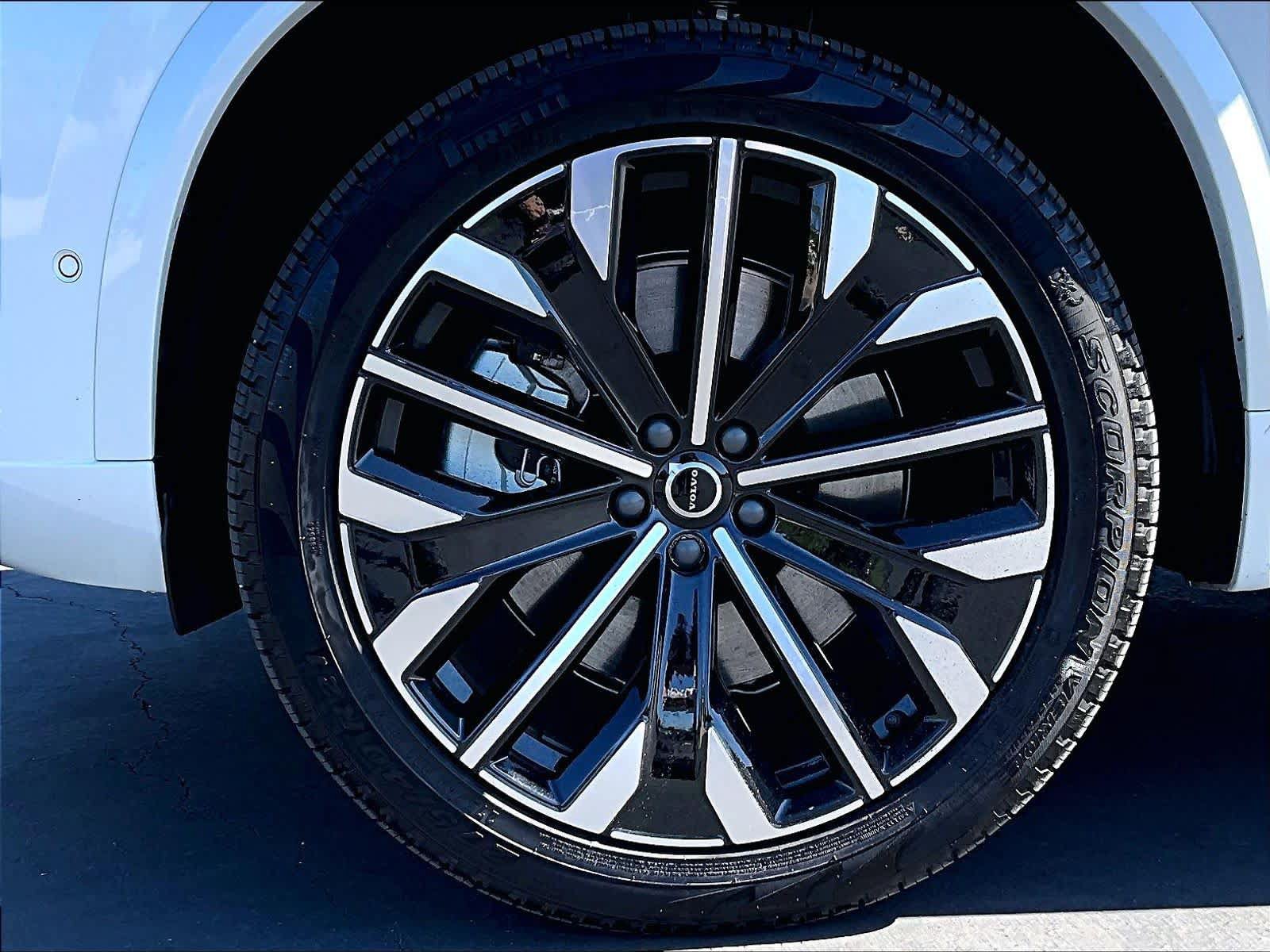 Used 2026 Volvo XC90 T8 Plus w/ Protection Package Premier AWD/4WD image 13