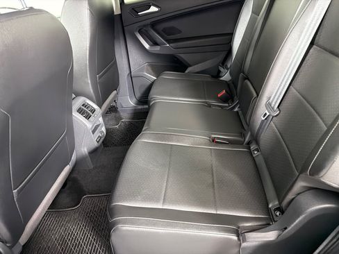 Used 2018 Volkswagen Tiguan SE w/ Panoramic Sunroof Package FWD image 19