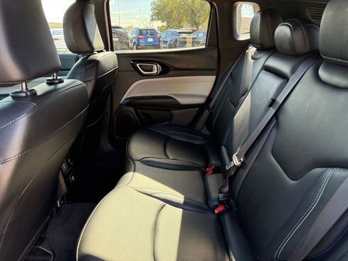 Used 2025 Jeep Compass Limited image 25