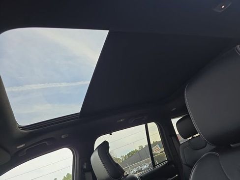 Used 2025 Jeep Grand Cherokee Overland w/ Adv Protech Group III image 29