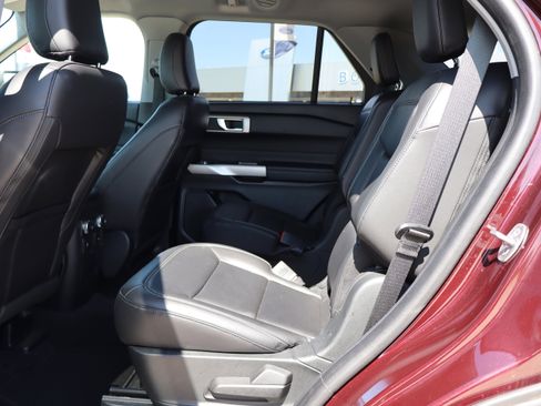 Used 2022 Ford Explorer XLT w/ Equipment Group 202A image 11