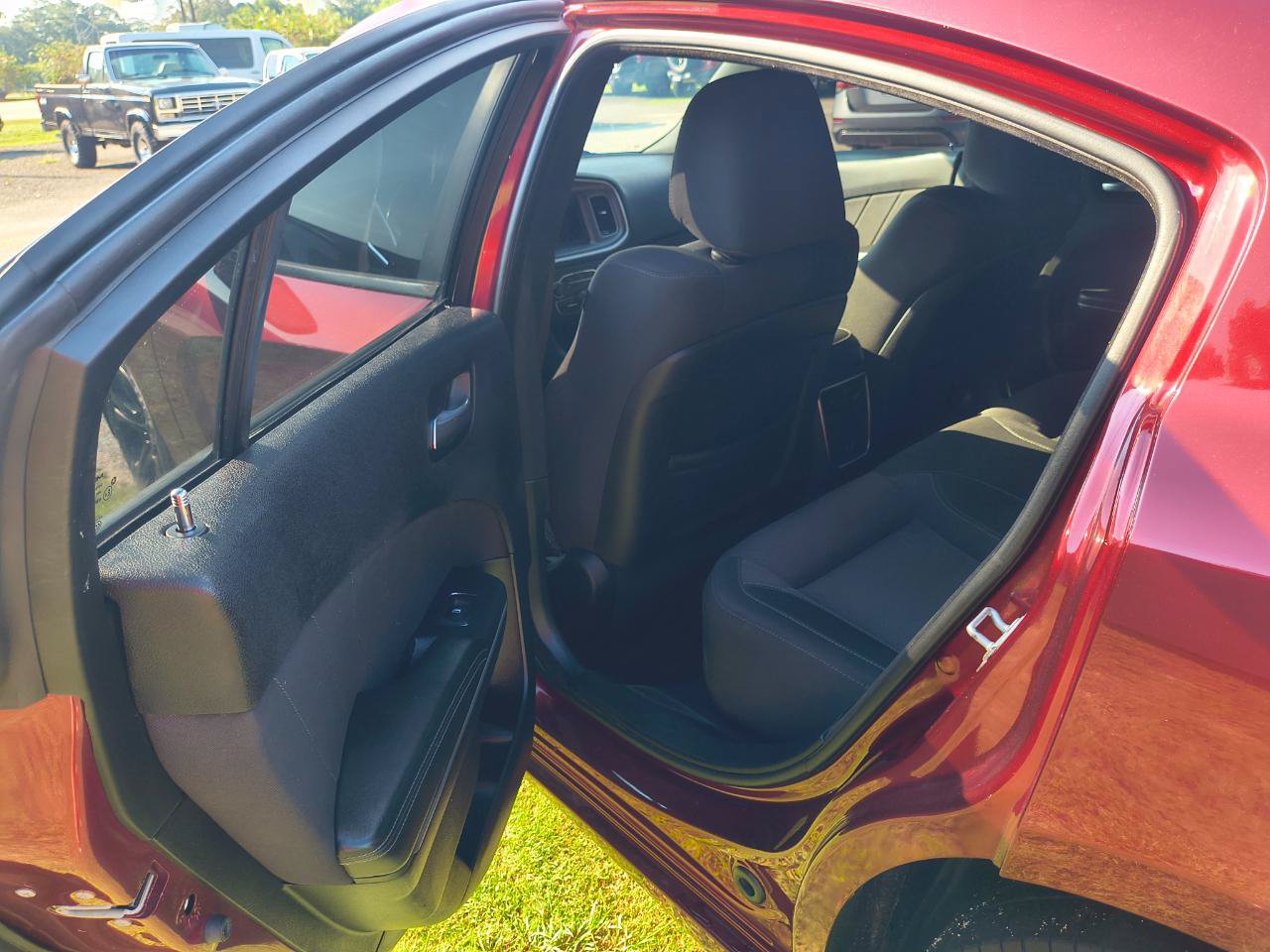 Used 2019 Dodge Charger SXT RWD image 12