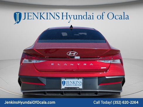 Used 2025 Hyundai Elantra Limited FWD image 4