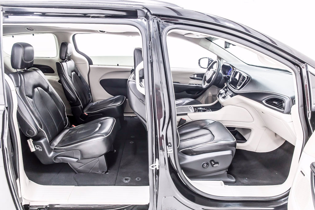 Used 2022 Chrysler Pacifica Limited FWD image 32