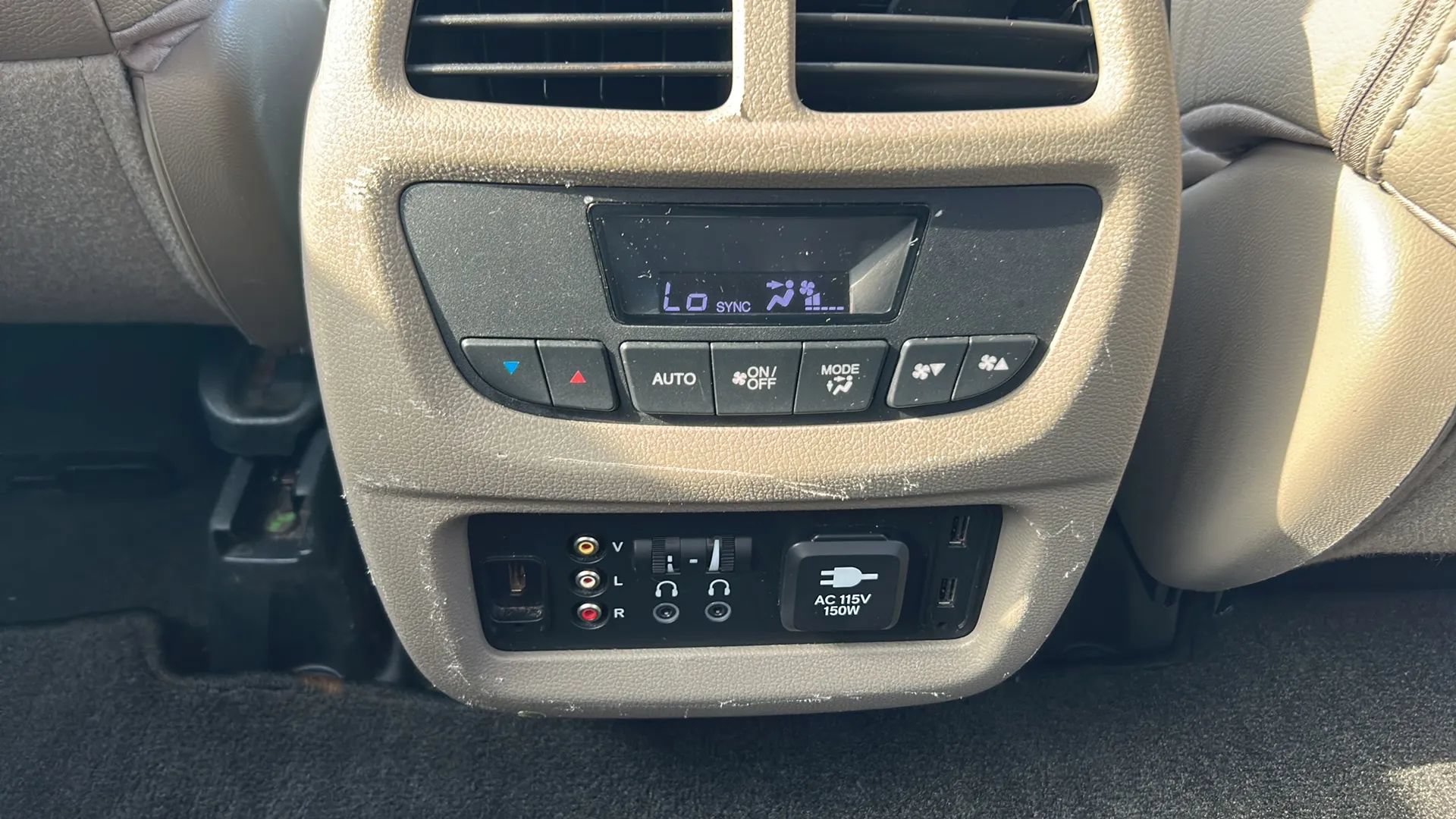 Used 2016 Honda Pilot Touring image 23