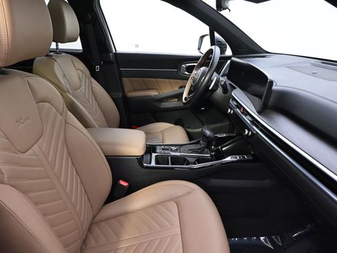 Used 2024 Kia Sorento SX Prestige w/ Olive Brown Leather Package image 16