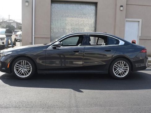 Used 2025 BMW 530i w/ Premium Package image 6