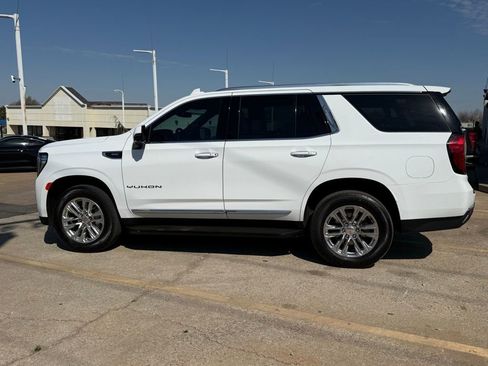 Used 2023 GMC Yukon SLT w/ SLT Premium Package image 5