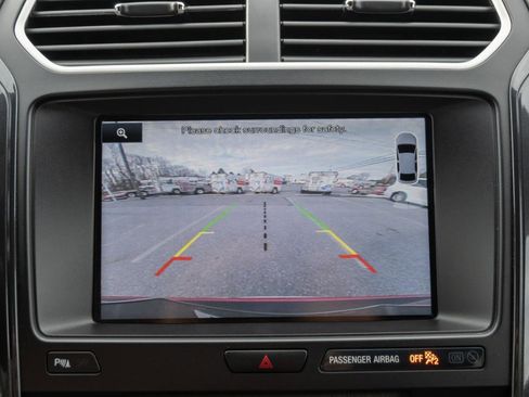 Used 2016 Ford Explorer XLT w/ Equipment Group 202A image 26