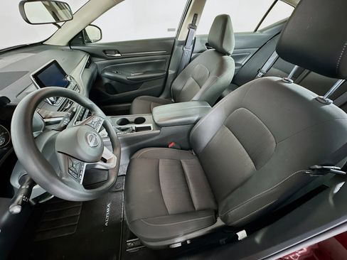 Used 2025 Nissan Altima 2.5 SV image 13