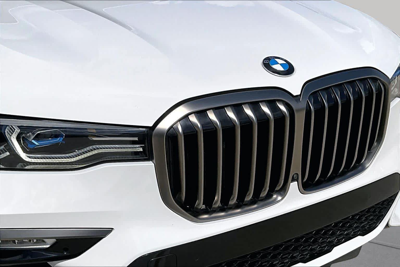 Used 2022 BMW X7 M50i w/ Cold Weather Package AWD/4WD image 28