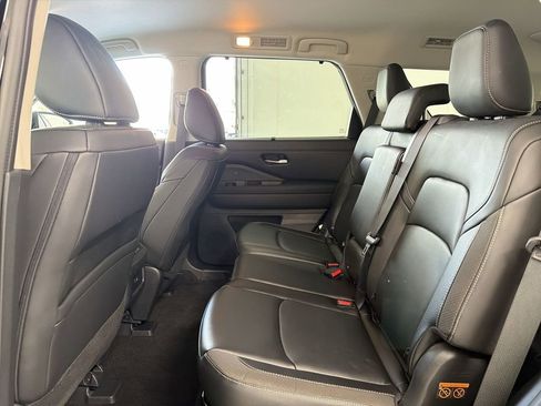 Certified 2024 Nissan Pathfinder SL image 19