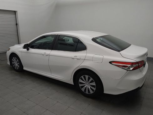 Used 2018 Toyota Camry FWD image 3