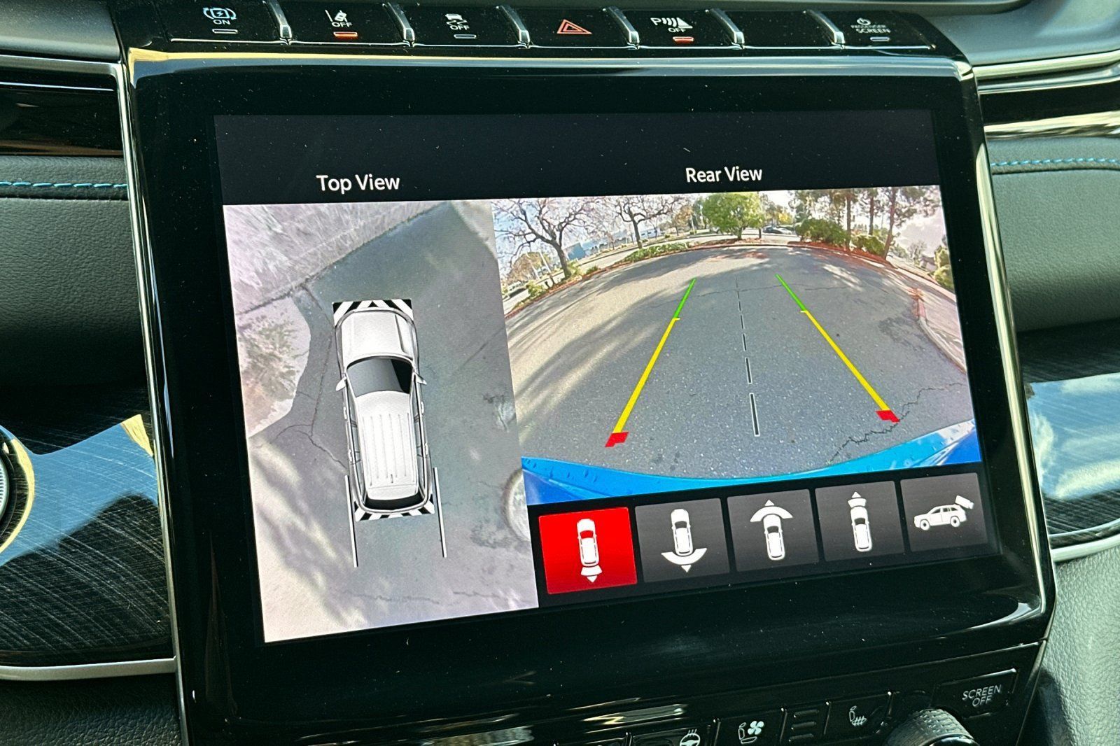New 2023 Jeep Grand Cherokee Trailhawk w/ Advanced Protech Group II AWD/4WD image 19