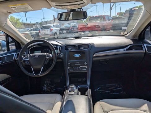 Used 2019 Ford Fusion SE w/ Equipment Group 151A FWD image 14