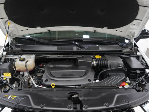 Used 2025 Chrysler Pacifica Limited FWD image 30