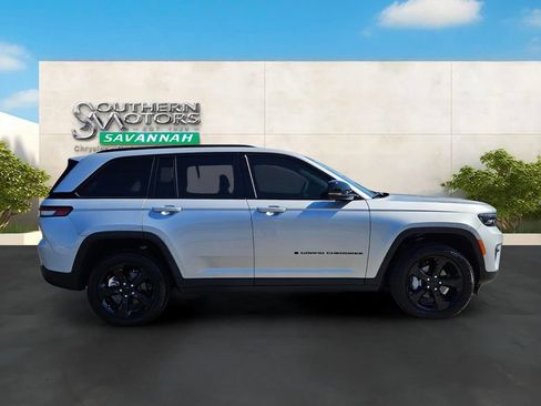 Used 2025 Jeep Grand Cherokee Limited w/ Black Appearance Package AWD/4WD image 6
