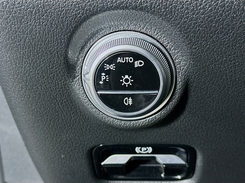 Used 2025 Mercedes-Benz C 300 Sedan image 17