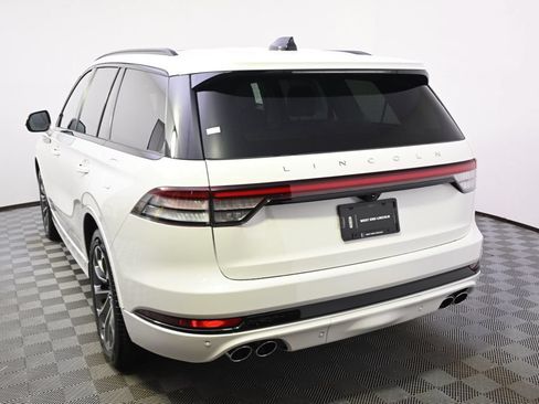 New 2026 Lincoln Aviator AWD w/ Jet Appearance Package image 4