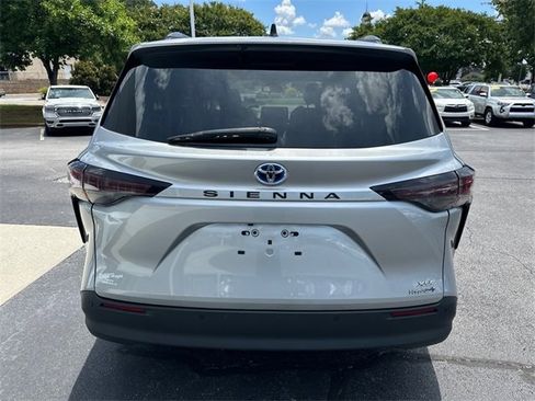 Certified 2024 Toyota Sienna XLE image 4