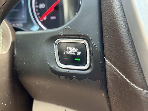Used 2019 GMC Acadia SLT w/ LPO, Cargo Package FWD image 23