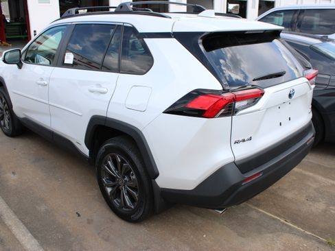 Used 2024 Toyota RAV4 XLE Premium w/ Weather Package AWD/4WD image 8