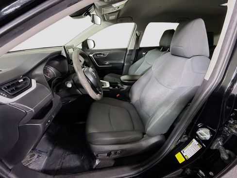 Used 2021 Toyota RAV4 XLE FWD image 22