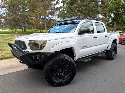 Used 2014 Toyota Tacoma 4x4 Double Cab image 2