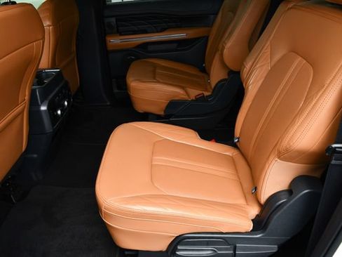 Used 2024 Ford Expedition Max Platinum AWD/4WD image 19