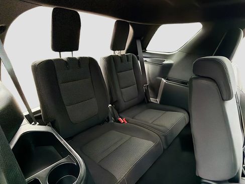 Used 2018 Ford Explorer XLT AWD/4WD image 27