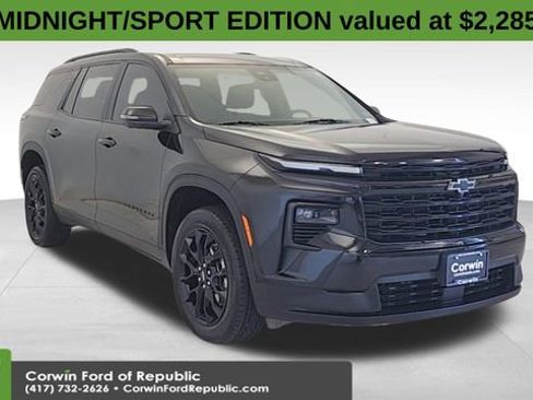 Used 2025 Chevrolet Traverse LT w/ Midnight/Sport Edition image 1