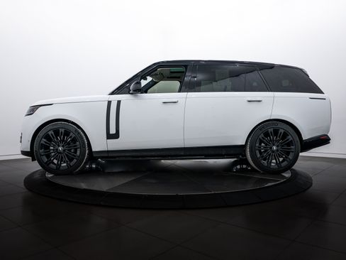 Used 2023 Land Rover Range Rover Long Wheelbase SE image 2