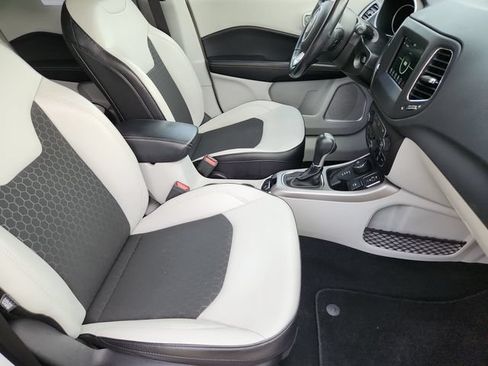 Used 2019 Jeep Compass Latitude w/ Safety & Security Group AWD/4WD image 19
