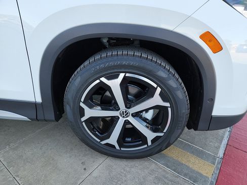 New 2026 Volkswagen Tiguan SE image 9