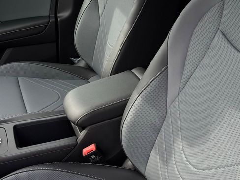 New 2025 Volkswagen Tiguan SE image 21