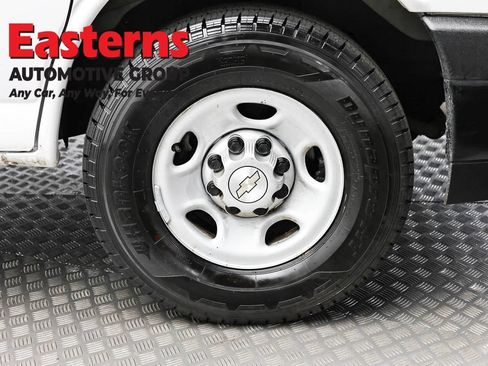 Used 2021 Chevrolet Express 3500 w/ Driver Convenience Package RWD image 28