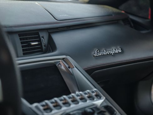 Used 2013 Lamborghini Aventador LP 700-4 image 28