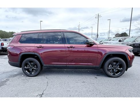 Used 2023 Jeep Grand Cherokee L Laredo image 4