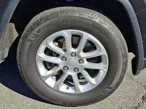 Used 2021 Jeep Grand Cherokee Laredo image 9