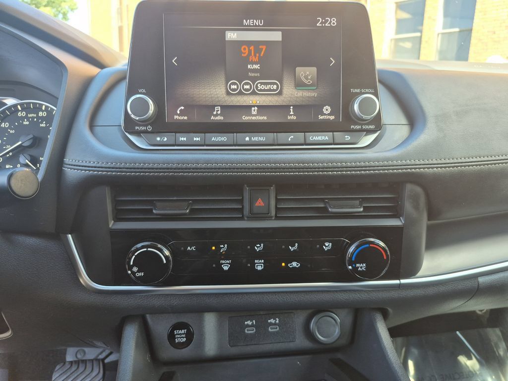 Used 2024 Nissan Rogue S AWD/4WD image 9