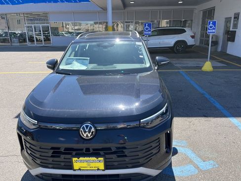 New 2026 Volkswagen Tiguan SE AWD/4WD image 3
